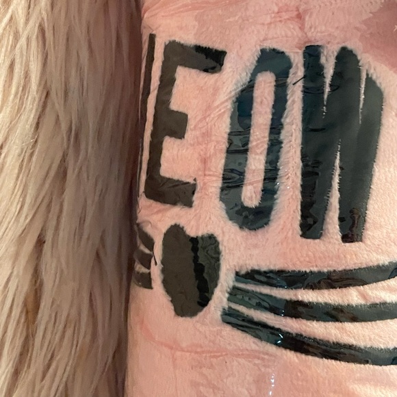 Brand new MEOW plushy comfy cozy lounge set. 🐱 PINK!✨ - Picture 5 of 16